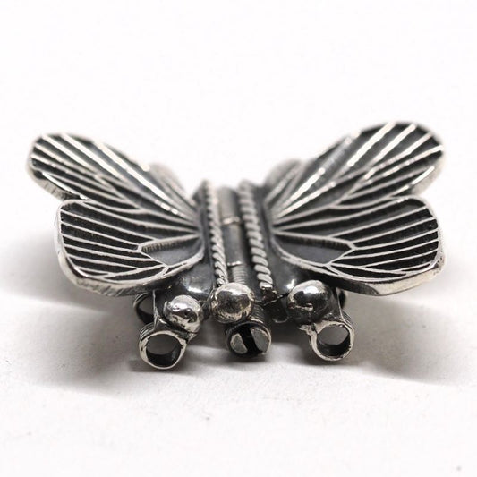 Veined-wing butterfly clasp