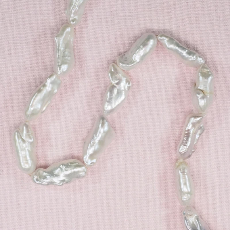 22 mm to 26 mm white Baroque pearls