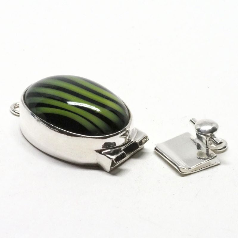 Lime stripe clasp