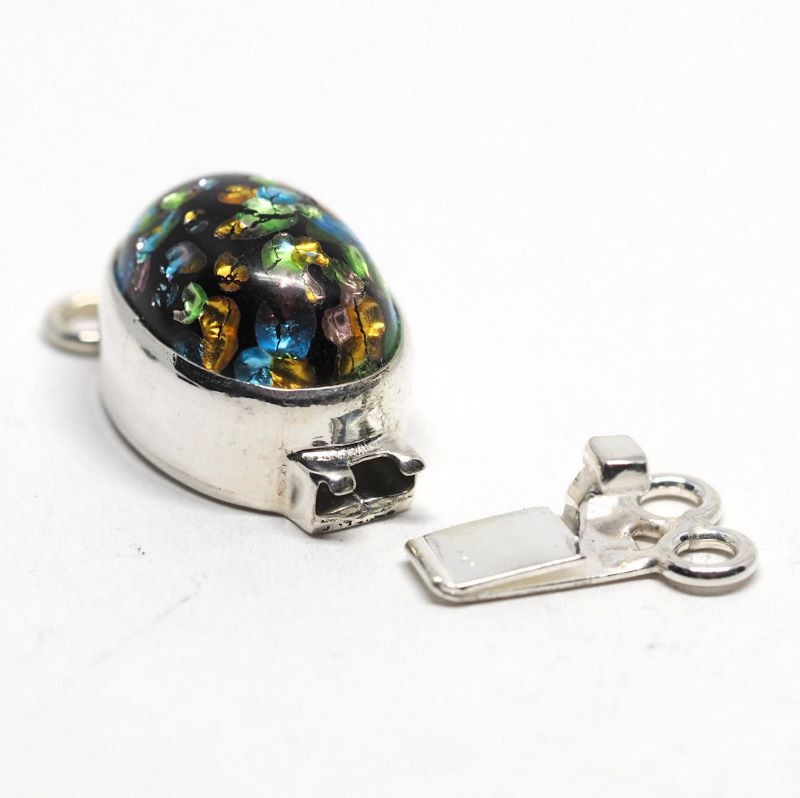 Black confetti clasp