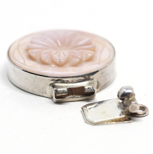Round pink rose clasp