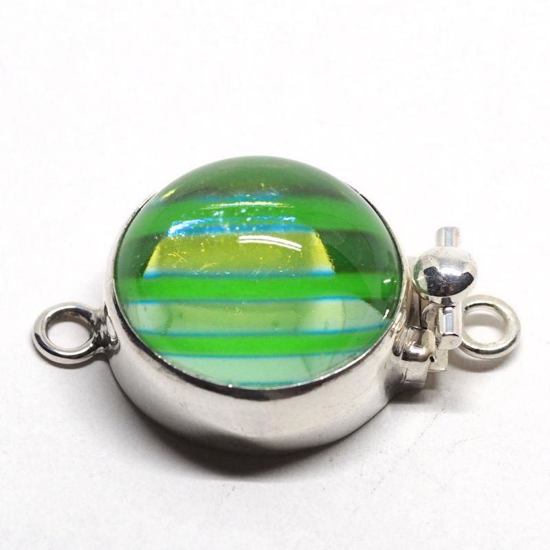 Green wave clasp