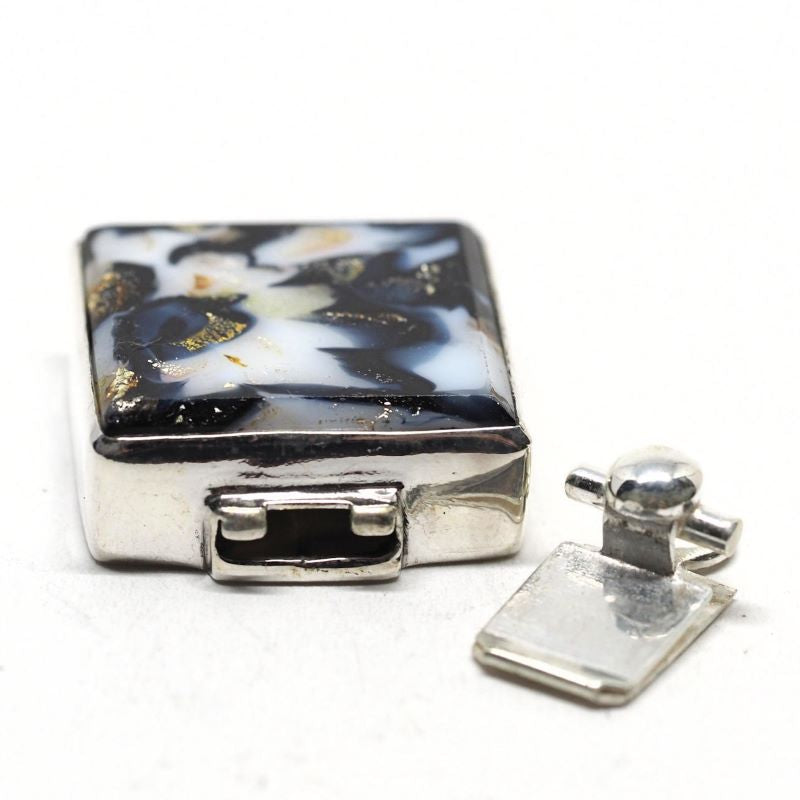 Random black and white clasp