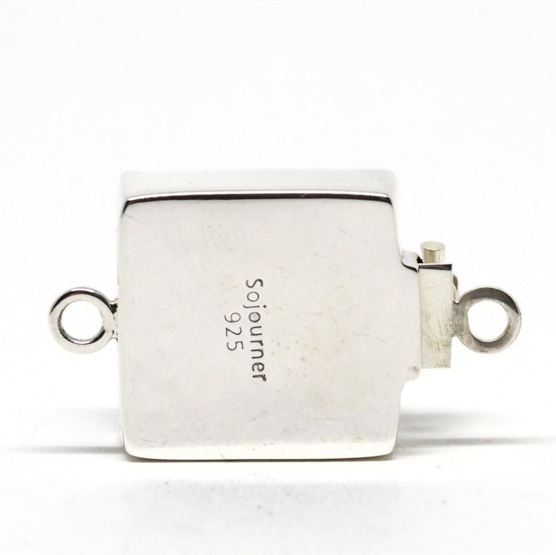 Random black and white clasp