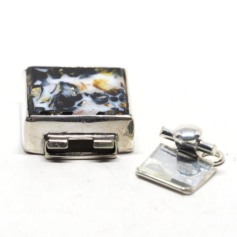 Random black and white clasp