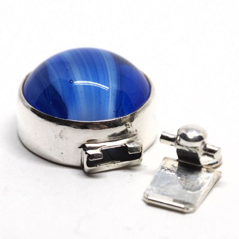 Blue wave clasp