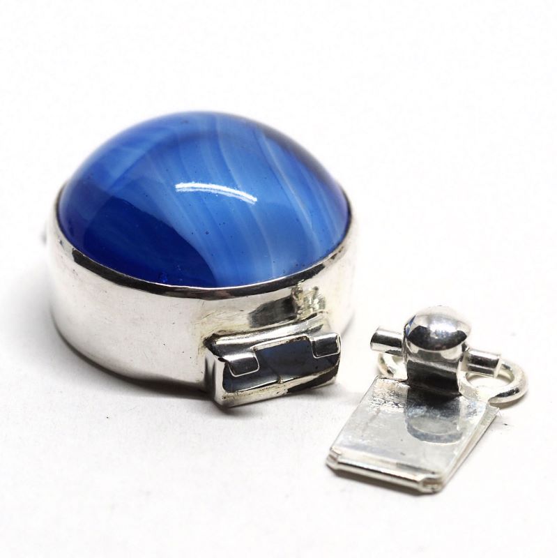 Blue wave clasp