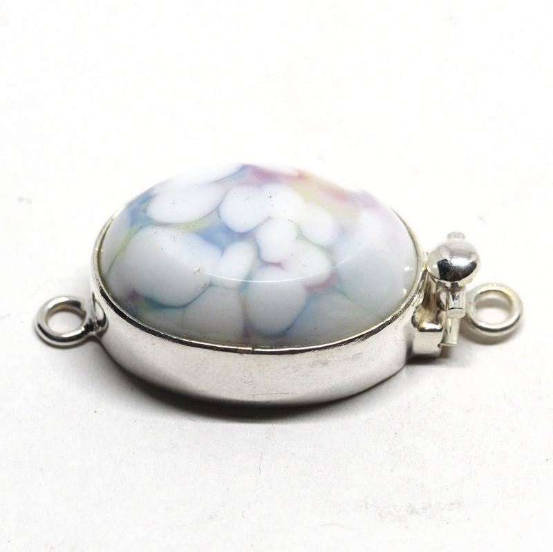 Arctic tundra clasp