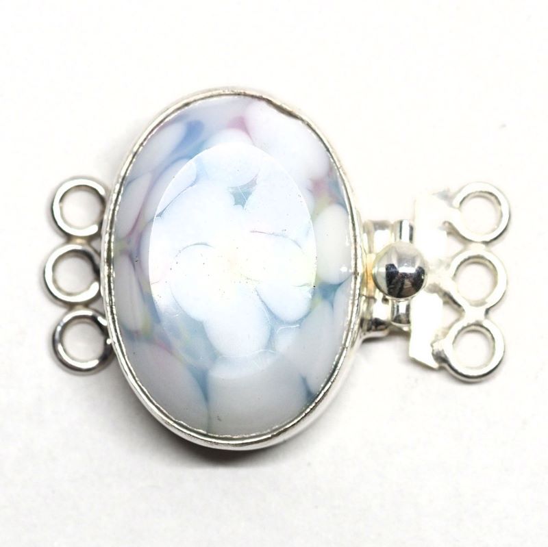 Arctic tundra clasp