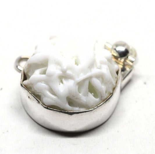 White bird&#39;s nest pendant clasp