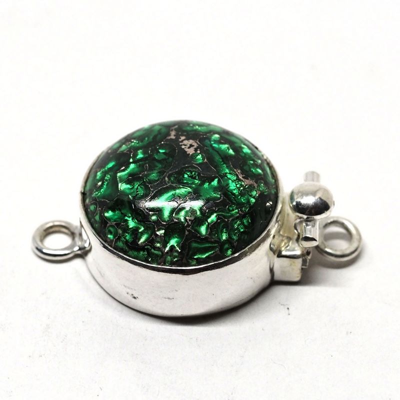 Green pastures clasp