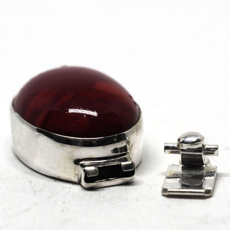 Faux coral clasp