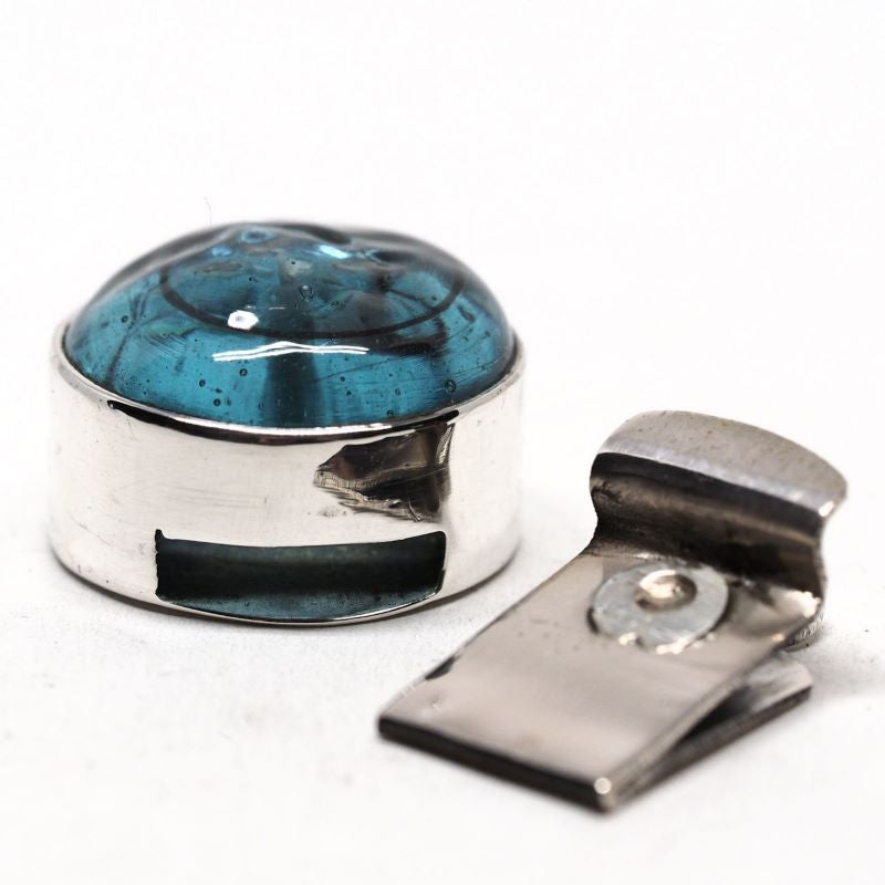 Aqua wave clasp