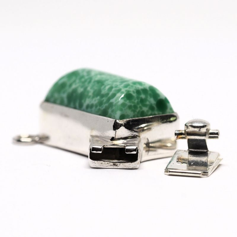 Green alabaster pendant clasp