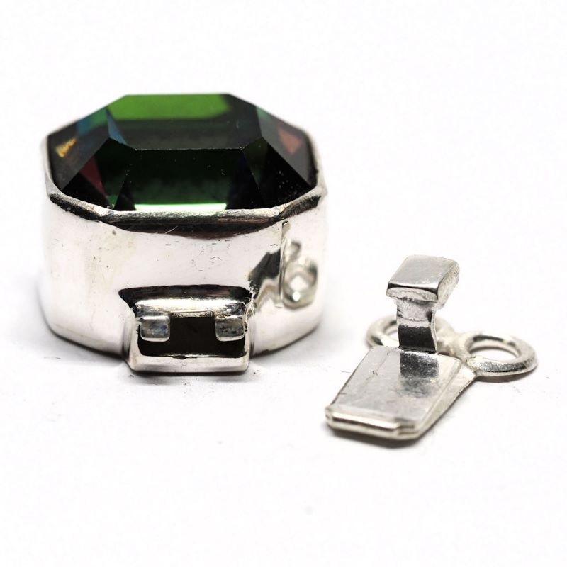 Emerald-cut crystal clasp