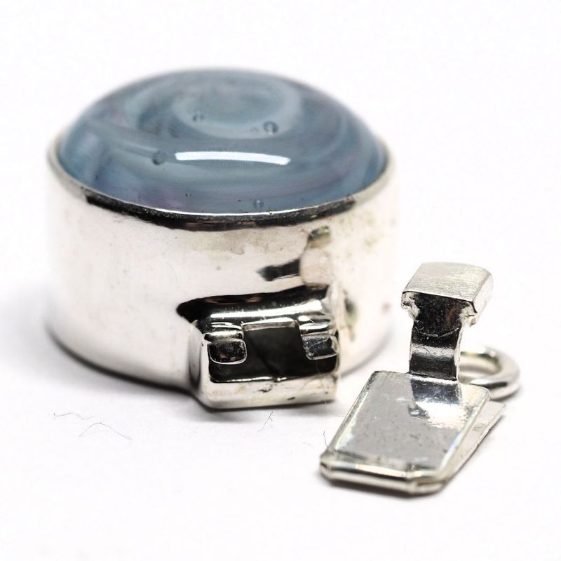 Blue whorl clasp