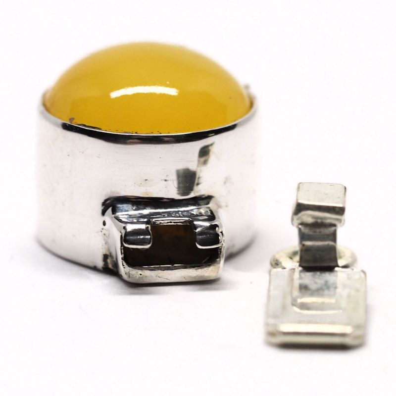 Tiny lemon clasp