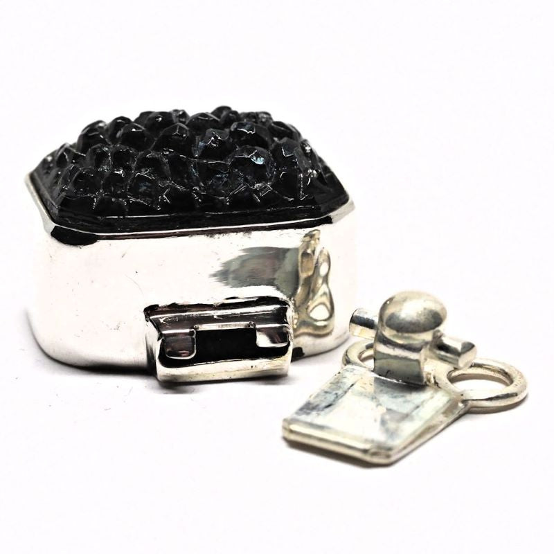 Sideways Montana pebble clasp