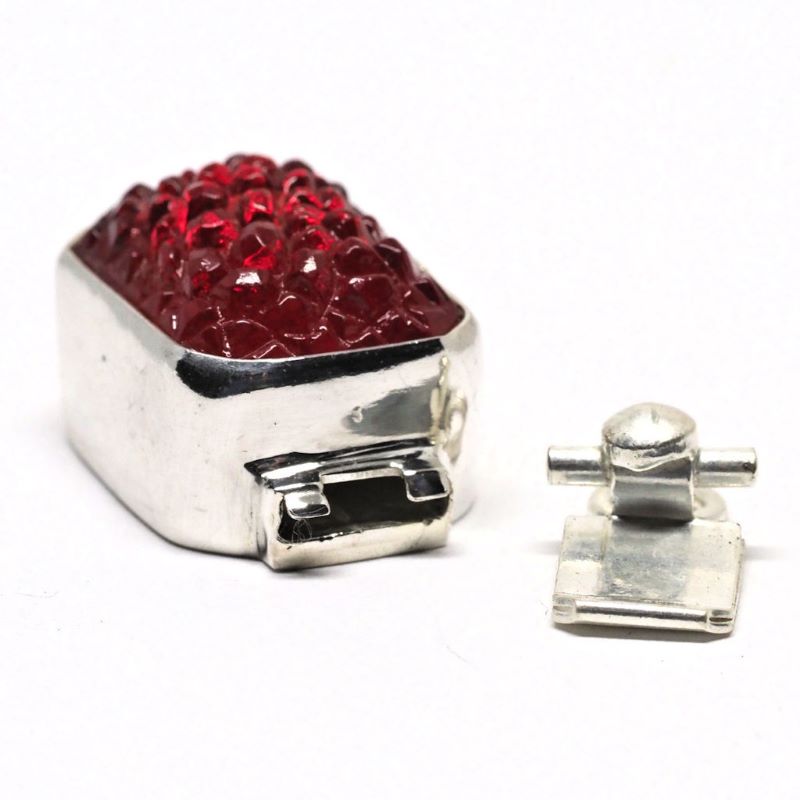 Siam pebble clasp