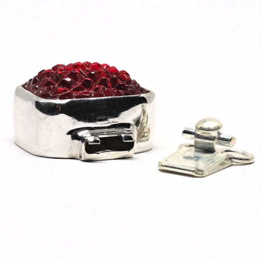 Sideways Siam pebble clasp