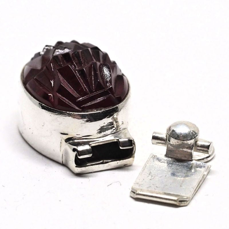 Incised Siam clasp