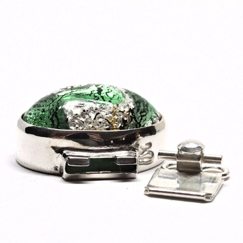 Emerald silver foil bracelet clasp