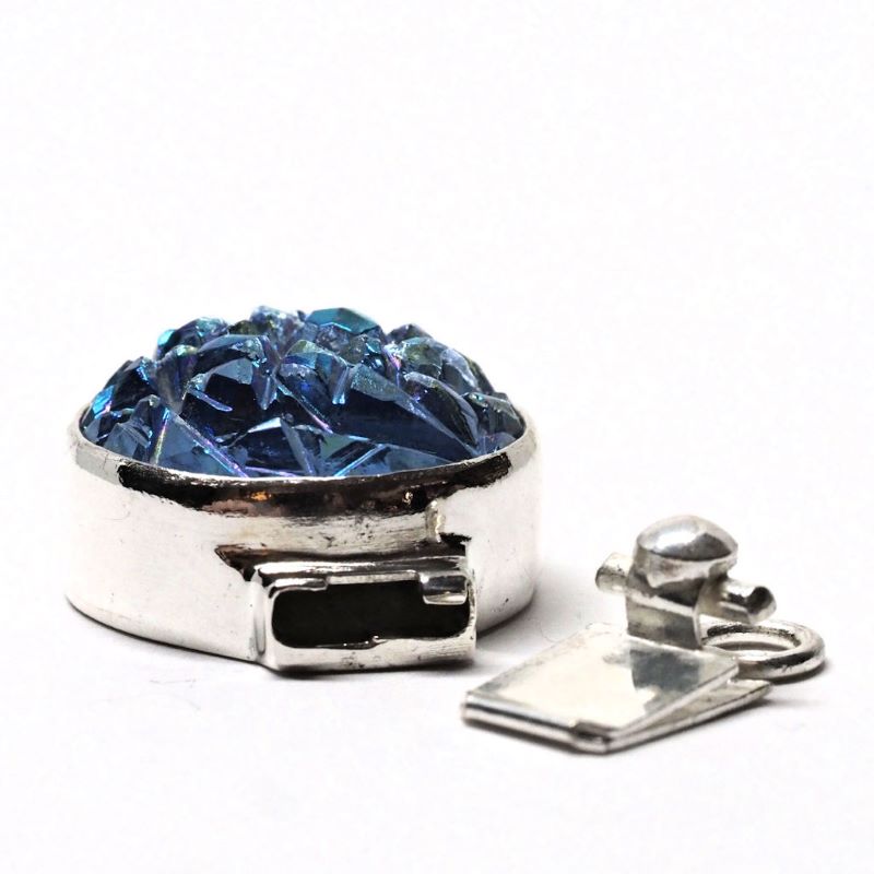 Sapphire clasp