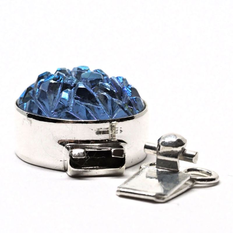 Sapphire clasp