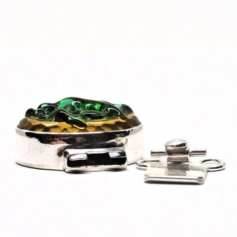 Green tendril bracelet clasp