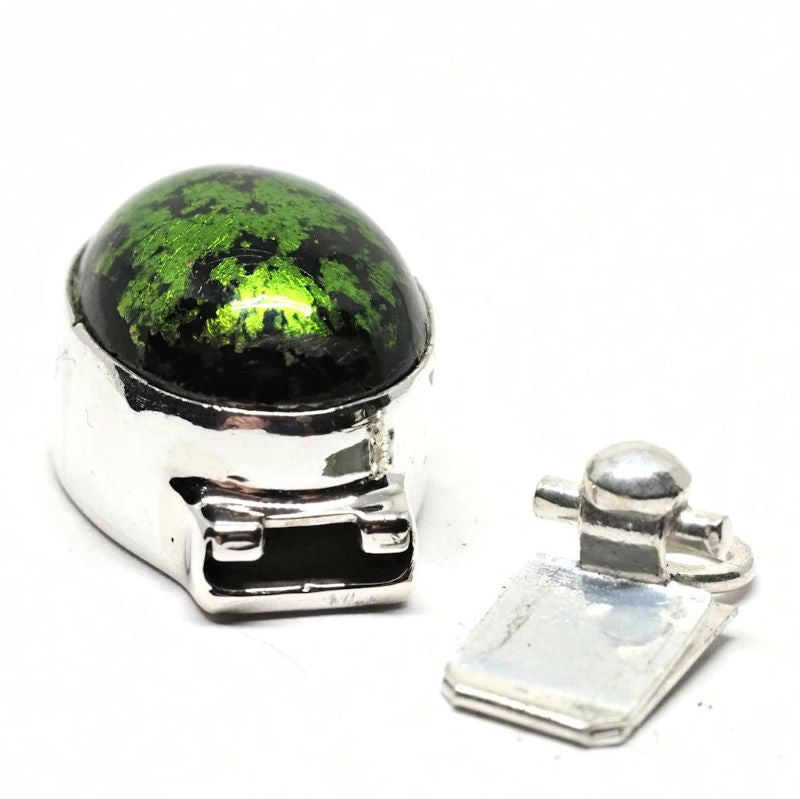 Bright olivine clasp