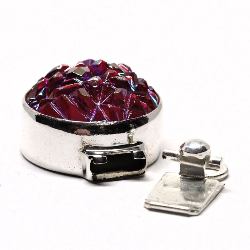 Red baroque stone clasp