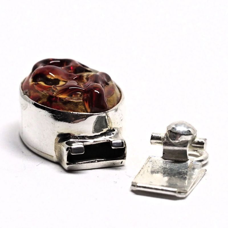 Red wine clasp