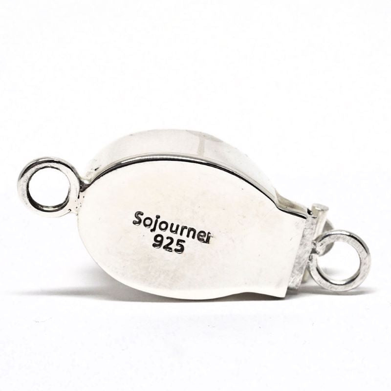 Red wine clasp