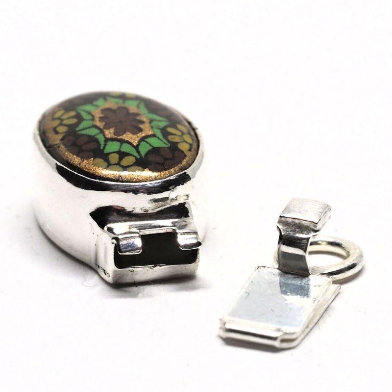 Faux mosaic clasp