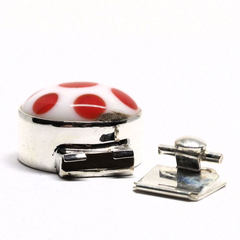 Red polka dot clasp