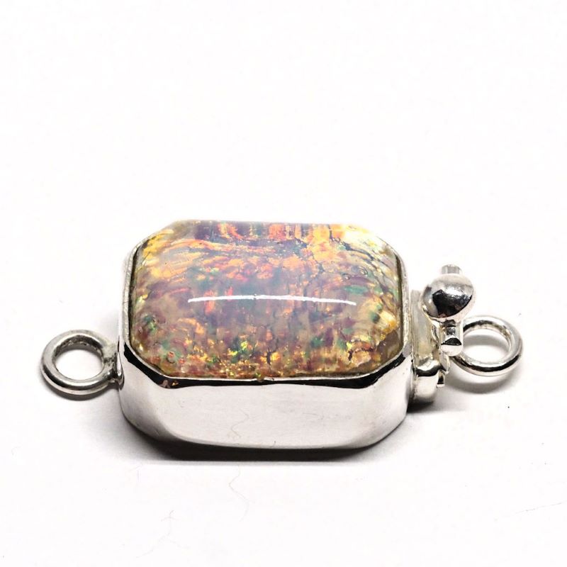 Opalescent clasp
