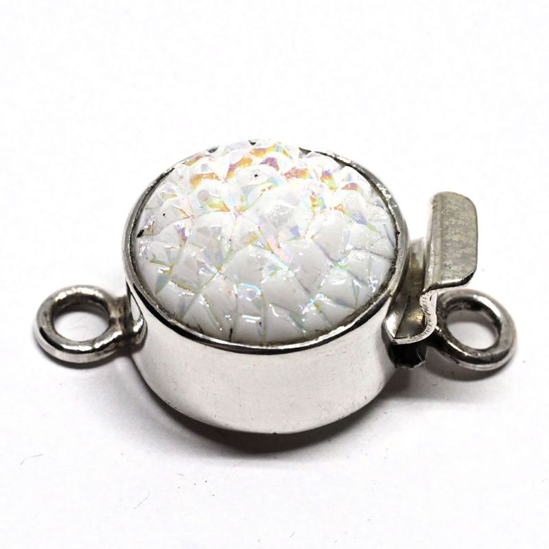 Snowstorm clasp
