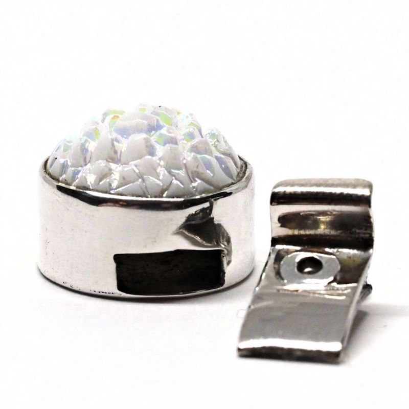 Snowstorm clasp